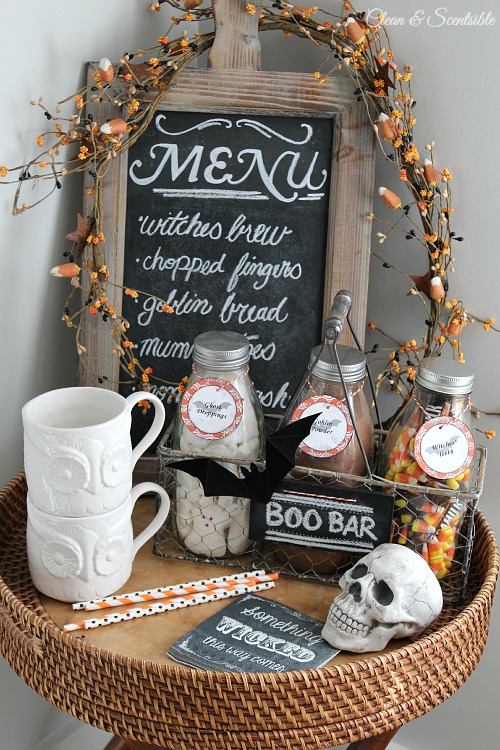 Love this cute Halloween Beverage Bar. Free printables included to create your own. // cleanandscentsible.com
