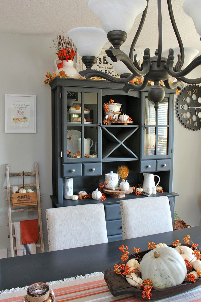 Lots of simple and inexpensive ideas to help you decorate your home for fall. Love these!