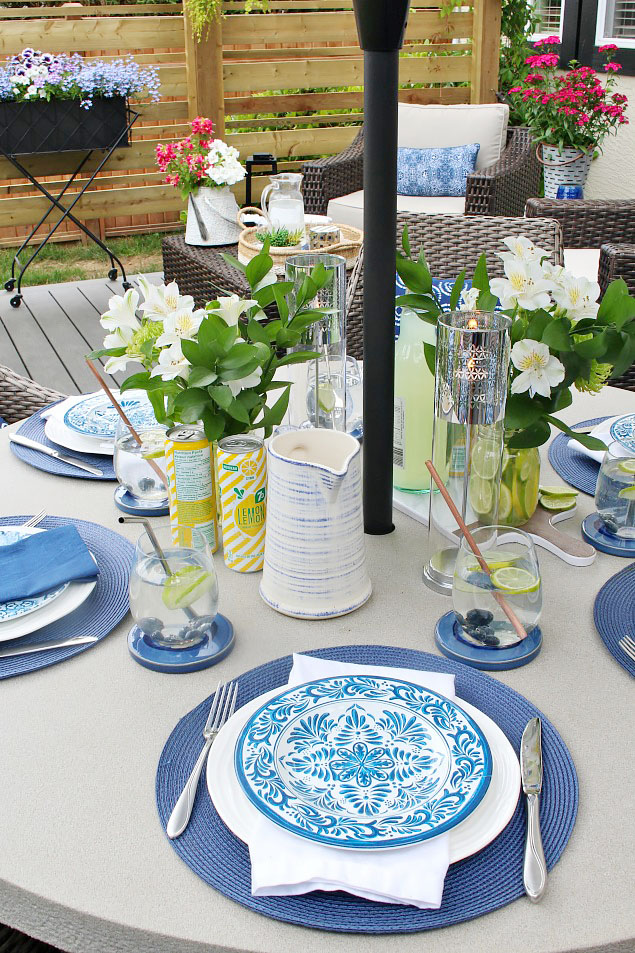 Beautiful simple summer tablescape ideas. Easy to do and so pretty!